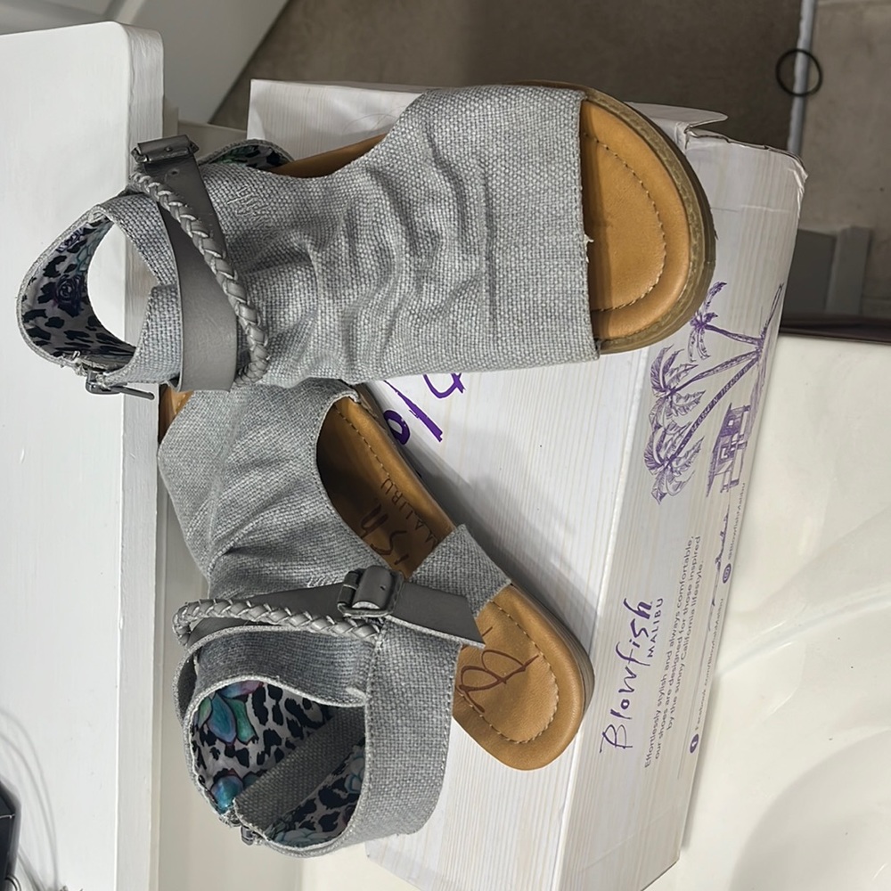 Blowfish zip side sandals size 8